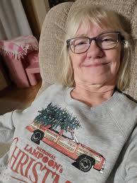 Holiday party outfit ideas with lace tops