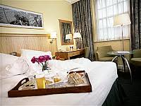 The hotel offers easy access to buckingham palace, houses of parliament, big ben. Premier Inn Victoria London Book On Travelstay Com