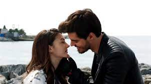 Berk atan, burcu özberk ile hakkında çıkan aşk iddialarını yalanladı. Baharsahins Burcu Ozberk Berk Atan Gunesin Out Of My Head