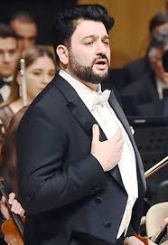 Он заметно похудел, чем вызвал восторг со стороны поклонников. Ejvazov Yusif Vilayat Ogly Vikipediya