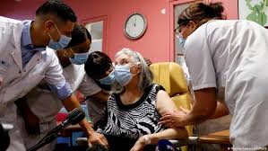 Ce vaccin se face la 14 ani. Coronavirus Switzerland Denies Rumors Of Covid Vaccine Causing Death News Dw 30 12 2020