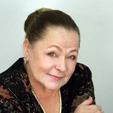 Актриса не раз признавалась, что впадала в глубокую депрессию и с трудом отгоняет от себя мрачные мысли. Zvezda Filma Moskva Slezam Ne Verit Raisa Ryazanova Oprovergla Informaciyu O Gospitalizacii Vokrug Tv