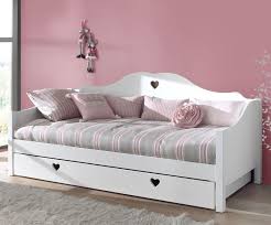 Dieses sofa lässt sich leicht und schnell in ein bequemes bett für zwei verwandeln. Sofa Ausziehbett Weiss Im Landhausstil Mit 2 Schlafplatzen Asami