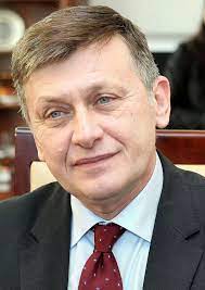 Crin antonescu, fostul preşedinte al pnl, anunţă că nu se va implica în campania electorală. Crin Antonescu Wikipedia