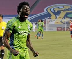 Obafemi martins is a forward and is 5'6 and weighs 154 pounds. Obafemi Martins Joins Chinese Club Wuhan Zall Fc P M News