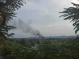 Myanmar is bordered by bangladesh and india to its northwest, china to its northeast, laos and thailand to its east and southeast, and the andaman sea and the bay of bengal to its south and southwest. Lg8ag27vev1i M