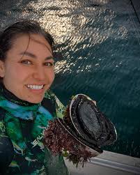 Amazing handmade hand-painted little clay pizza from a girl (8y old Dahlia)  at my Blenheim book signing this morning. I love it! Isn't she talented?!  I've glued magnets to the back of