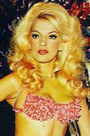 Upon swearing to take revenge, he goes out in the hunt for his father's killer taking anyone. El Arracadas 1978 Movie Where To Watch Streaming Online Plot