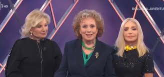 La storica annunciatrice rai nicoletta orsomando l'11 gennaio 2019 compirà 90 anni e per l'occasione è stata pubblicata su facebook una foto che ritrae tutte le cosiddette signorine buonasera. Le Signorine Buonasera Raccontano La Festa Di Nicoletta Orsomando Video Spetteguless