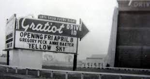 Gratiot Drive In Theatre Roseville Mi Drive In Theater Roseville Michigan Drive In Movie