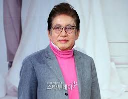 이런 그의 연기력의 밑바탕에는 그의 어린 시절 불행했던 과거와 청년 시절의 성장통이 있었기 때문이 아닐까. Hlm4idwzowsx7m