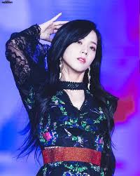 Jisoos Sharp Jawline Blakpink