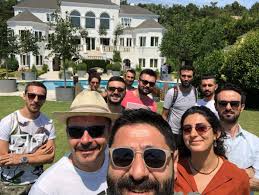 Şevket çoruh, i̇lker ayrık ve timur acar gibi isimlerin rol aldığı çakallarla dans 5 filmi bu akşam atv ekranlarında izleyicisi ile buluşacak. Murat Seker A Twitter Cakallarla Dans 5 Icin Geri Sayim Basladi Teknik Ekip Zimba Gibi Sugarworkzfilm Ugurseker Tnrvdiali Blntozr Hulyaseker Canerkececi Gokcepekhamarat Ezgigonultas Taffpics Soundmanonur Cakallarla Dans