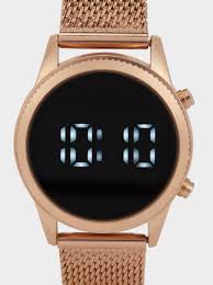 Du willst dir eine gute digitaluhr zulegen? Digitaluhr Mit Metallnetzarmband Gold Rosa Frau Masche Armband Parfois Com