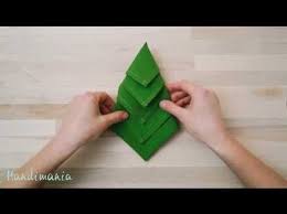 Per realizzare questo tovagliolo albero di natale vi servirà un tovagliolo quadrato. Come Fare Albero Di Natale Con Tovagliolo Spettegolando Origami Natale Tovaglioli Piegare I Tovaglioli Di Carta