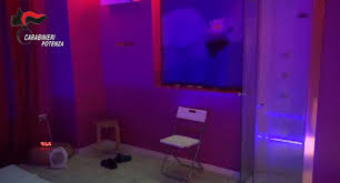 Tito Scalo, sigilli a centro massaggi e 45enne in manette - Video -  Robexnews.it