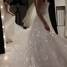 Dieses funkelnde #brautkleid gibt es ab sofort als #sonderangebot in den größen 38 und 44. Funkelndes A Line Brautkleid Das Sie Glanzen Lasst Kleider Hochzeit Brautkleid Abschlussball Kleider