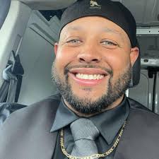 Who can put up Christmas lights in DeSoto, Missouri, preferably insured and  bonded?