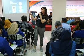 Sampai pertengahan 2014 ini, kondisi perekonomian indonesia semakin jauh dari harapan. Stie Bisnis Indonesia Stiebiacid Twitter