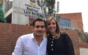 Desde muy temprano desarrolló una activa carrera política que lo convirtió en alcalde de su ciudad natal a muy temoprana edad. Hijos De Rodrigo Lara Bonilla Y Carlos Lehder Hablan De Paz