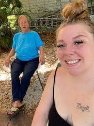 Lisa Dotts's Instagram, Twitter & Facebook