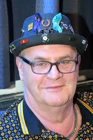 GM everyone. Which one black shirt or white shirt. I say both