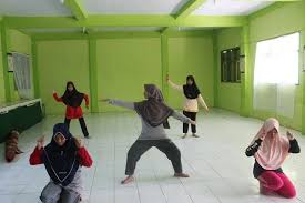 Fungsi seni dalam pendidikan berbeda dengan fungsi seni dalam kerja profesiona. Pelatihan Tari Gotong Royong For Fls2n Se Jawa Barat Pondok Pesantren Darussalam Tasikmalaya 95