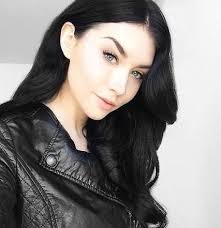 36 Trendy Ideas Fashion Black Hair Faces Dark Hair Pale Skin Black Hair Pale Skin Black Hair Green Eyes