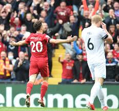 Jogador do liverpool, 24 anos. Ybhaevgqqbajem