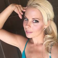 Beth Bowen (@iambethbowen)