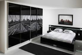 Black And White Comfort Room Design Here We Bring You Some Awesome Collection Of 20 Black And White Bedroom Ideas Checkout And Get In Transitional Bedroom Design White Bedroom Luxurious Bedrooms