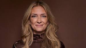 Angela Dopp's Instagram, Twitter & Facebook