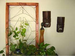 Crops to plant vertically include cantaloupe, honeydew melon, cucumber, tomato, small watermelon varieties, nasturtium, small pumpkin. Love This Plant Trellis Idea For Pothos Http Veryirie Blogspot Com Diy Gifts Plant Trellis Ideas Trellis Plants