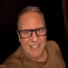 This popped up in memories, and I had forgotten about this little gem of a  street, a stone's throw from the Broadway/Commercial Skytrain station.  Obviously taken in the height of summer, the