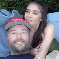 Since Natalie Mordovtseva deleted this picture because folks called out her  h o r r i b l e photoshop job, here's a #repost 🥴😎🤣 Feel free to join  our main linked