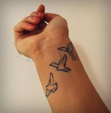 The actress got a immortel tattoo on her right wrist and à naître on her left wrists. Pin By Joslyn West On My Style Dove Tattoos Tattoos Tattoo Ideas Tumblr