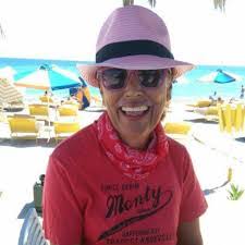 Helen Beach's Instagram, Twitter & Facebook