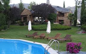 It has 3 bedrooms and 2 bathrooms, a large living room with kitchenette. Casa De Lujo En La Sierra De Guadarrama Mataelpino El Boalo Madrid Camino De Santiago De Madrid