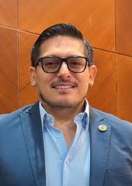 Le deseamos el mejor de los éxitos al nuevo coordinador de la Carrera de  Artes plásticas Franklin Renato Villota García, Mgs. En este nueva  designación para sumar en la academia, investigación, vinculación,