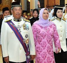 The mosque can easily accommodate 8,000 people at any given time and is conveniently. Muhyiddin S Wife To Lead Recipients Of Pahang State Awards Coconuts Kl