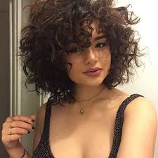 5 cortes de cabello cortos ideales para pelo rizado que querrás probar este 2021 este año 2021 promete ser muy generoso con los cortes de cabello cortos en especial para las chicas con pelo rizado. Cortes De Pelo Rizado 2021 2022 Mujer Tendencias Loanah