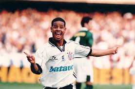 Tüm kulüp başarılarına rağmen, marcelinho carioca brezilya milli takımında asla başarılı olamadı ve hiçbir zaman fifa. Idolo Do Corinthians Marcelinho Carioca Completa 47 Anos Nesta Segunda
