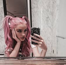 Pin By Alexia Pelcak On H A I R Makeup Looks For Green Eyes Girl With Pink Hair Blue Makeup Looks