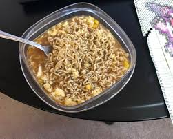 Ramen, sweet corn, minced pork, bamboo shoots, black fungus, and scallion. Ramen Sweet Corn Hot Sauce And Egg 9gag