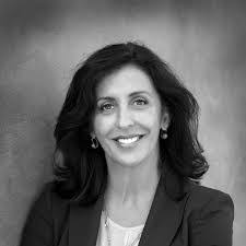 Lisa Damiani's Instagram, Twitter & Facebook