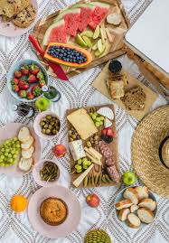 Who S Ready For Summer Picnic Season Andrea Of Charleston Shop Curator Added Pops Of Color To Her Outdoor Sp Aesthetic Food Summer Picnic Scary Halloween Food
