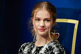 La princesa Leonor viajó a New York y fue captada cerca de un misterioso  hombre