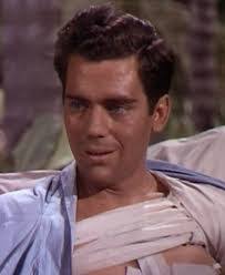 Elliott Reid's Instagram, Twitter & Facebook