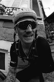 Sam William Andrews, the hybrid story of a rider-creator