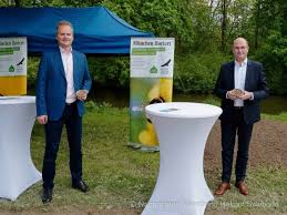 Juli startet die diesjährige theatersaison mit dem stück helden von bernard shaw. Furacker Neuer Wildbienen Lehrpfad Im Englischen Garten Nachrichten Munchen